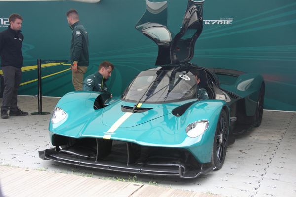 A $6 Part Caused $3.25 Million Aston Martin Valkyrie Hypercar To Breakdown During Public Debut - autojosh