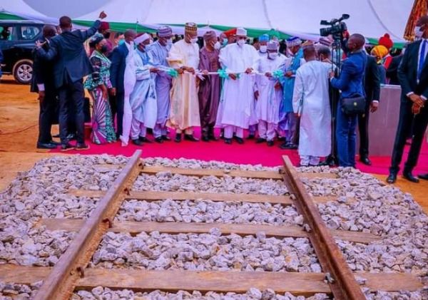 President Muhammadu Buhari Flags Off $1.2bn, 203.8km Kano-Kaduna Rail Project - autojosh
