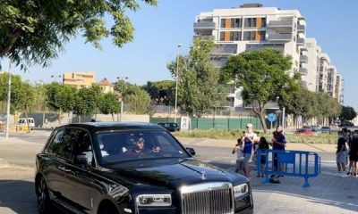 Ex-Man Utd Star Memphis Depay Arrives At First Barcelona Training In Luxurious Rolls-Royce Cullinan - autojosh