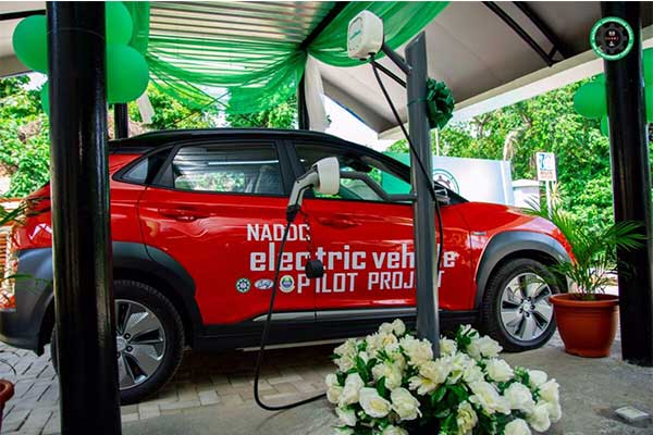 Nigeria hit a milestone in the automobile industry as the Federal Government launched a solar-powered electric charging station in Lagos