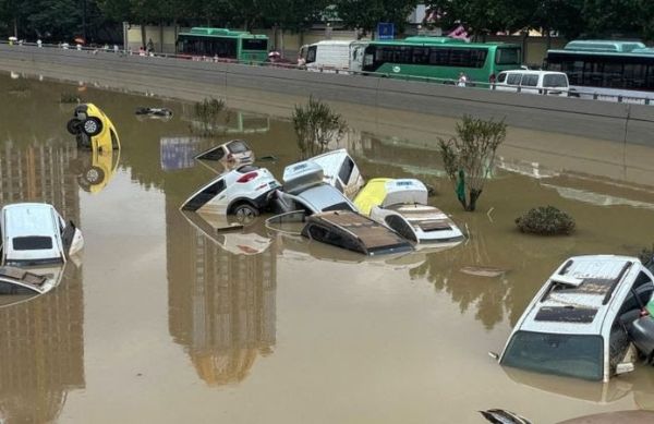 Pictures : Rains Pounds China, Nigeria, US, Europe, Thousands Of Cars Submerged And Washed Away - autojosh