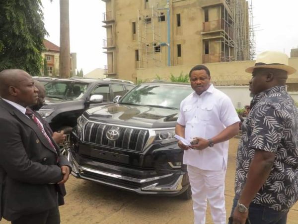 Cross River Governor Ayade Gifts Toyota Land Cruiser SUVs To Reps Who Decamped To APC - autojosh