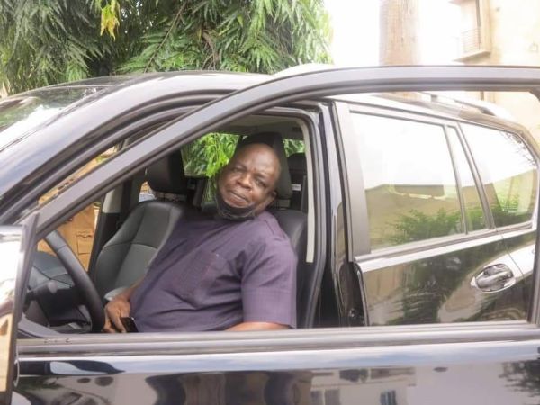 Cross River Governor Ayade Gifts Toyota Land Cruiser SUVs To Reps Who Decamped To APC - autojosh 