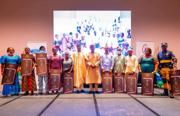 Lagos State Governor Babajide Sanwo-Olu Presents Cars To 10 Distinguished Public Servants - autojosh