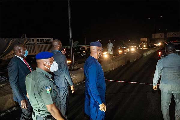 See As Ogun State Governor Dapo Abiodun Controls Traffic At Night