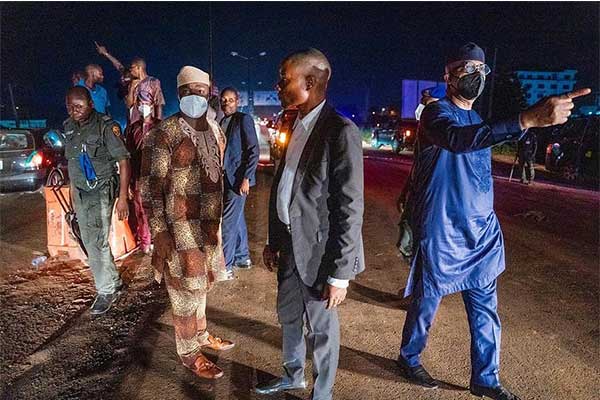 See As Ogun State Governor Dapo Abiodun Controls Traffic At Night