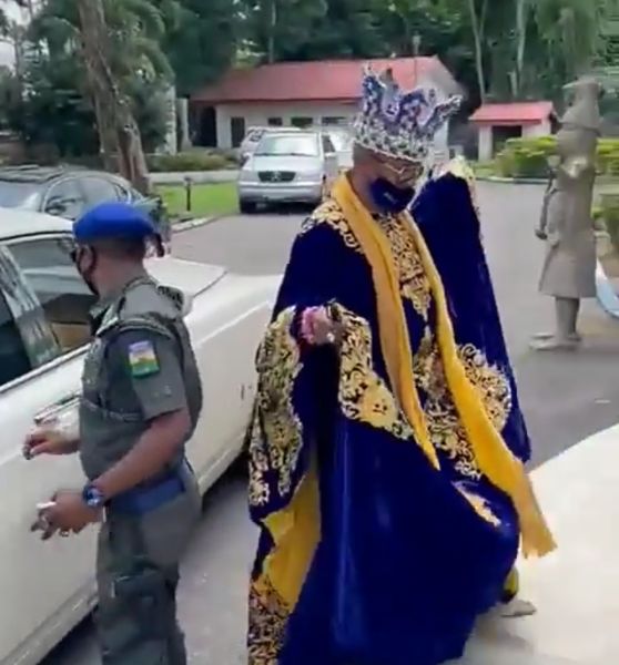 Oluwo Of Iwo Land Arrives In Style At The Palace Of Sir Gabriel Igbinedion In A Rolls-Royce Phantom - autojosh 