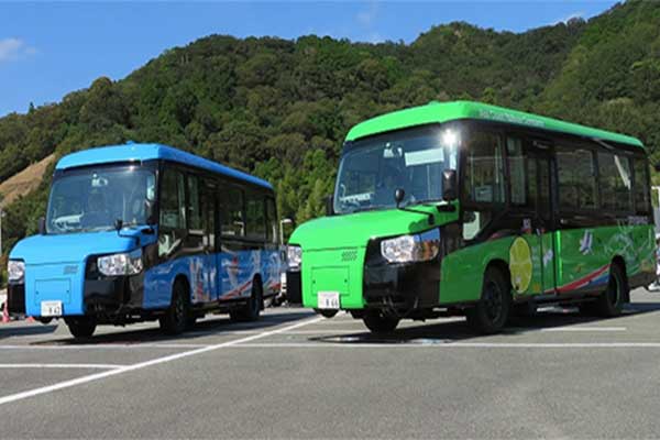 A Dual-Mode-Vehicle That Can Move On Track And Tarmac Unveiled In Japan (Photos)
