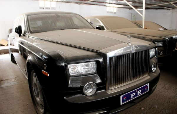 Cars Seized From Ex-Gambian President Yahya Jammeh, Including Rolls-Royces, Limos, Abandoned In A Warehouse - autojosh 