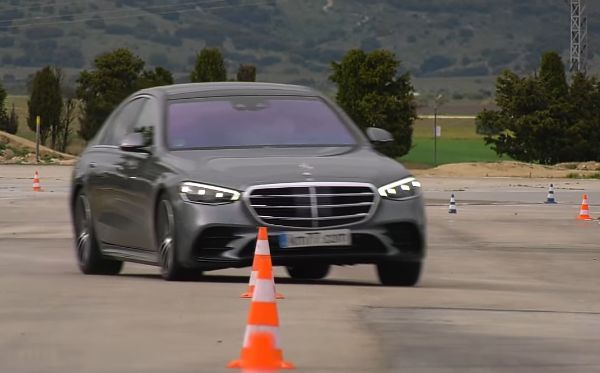 Watch How Big And Heavy 2022 Mercedes-Benz S-Class Deals With The Dreaded Moose Test - autojosh 