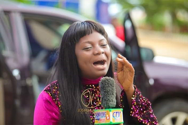 Pastor Iginla Presents Yinka Alaseyori 2012 Toyota Highlander, After Ministration In Abuja (PHOTOS)