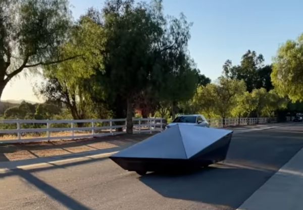 Lo Res Car : This Lamborghini Countach-inspired UFO Car Has No Doors And It Sits Two - autojosh 