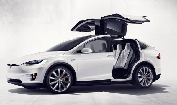 Moment Speeding Tesla Model X Smashes Its Opened 'Falcon Wing' Door Into A London Double-Decker Bus - autojosh
