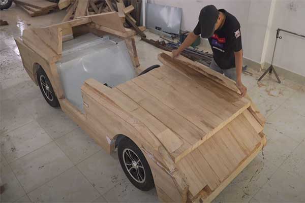 Check Out This Ferrari GTO 250 Carved In Wood That Actually Drives