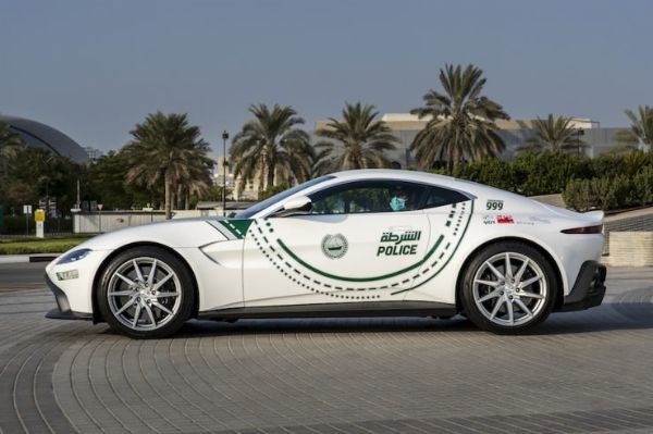 La polizia di Dubai aggiunge l'Aston Martin Vantage alla flotta di lusso: autojosh