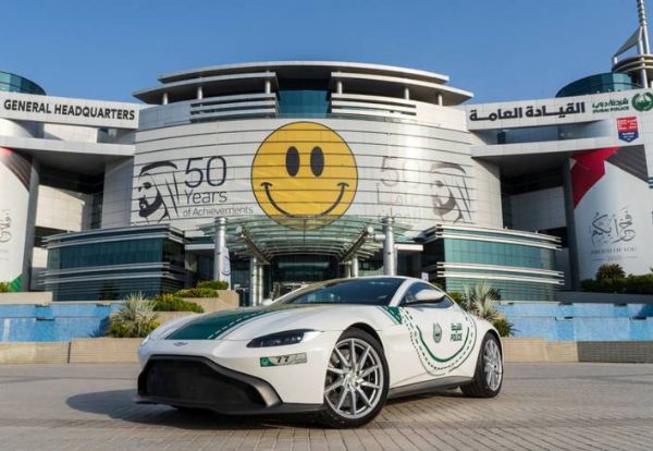 La polizia di Dubai aggiunge l'Aston Martin Vantage alla flotta di lusso: autojosh