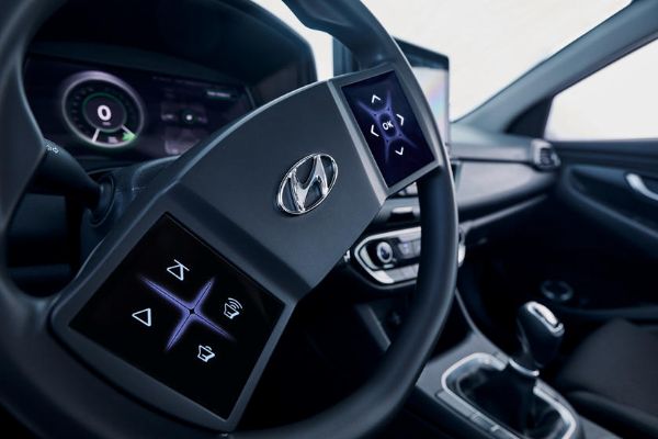 Hyundai Is Working On A Steering Wheel That Has A Touchscreen - autojosh 