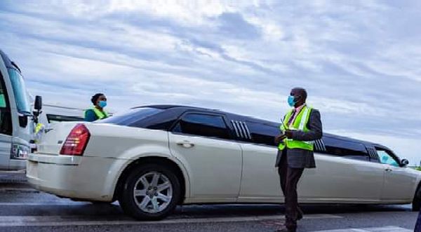 Moment Pastor Kumuyi Arrived In Style At An Event In Chrysler 300 Limousine - autojosh 