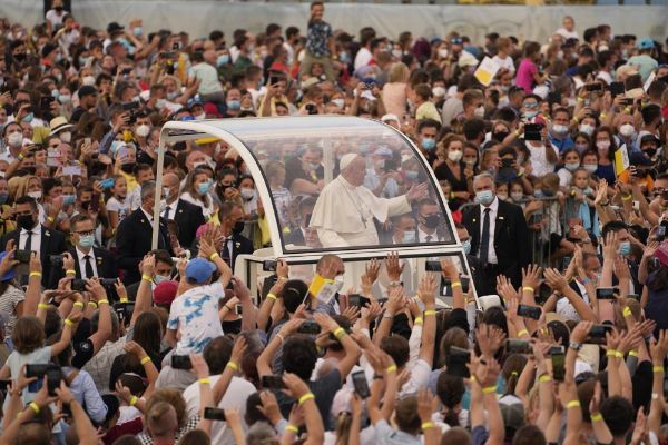 Popemobile : Pope Francis Uses Glass-sided Armoured Mercedes G-Class During His Trip To Slovakia - autojosh 