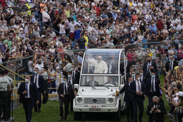 Popemobile : Pope Francis Uses Glass-sided Armoured Mercedes G-Class During His Trip To Slovakia - autojosh