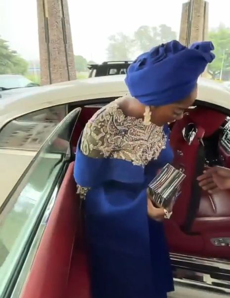 Tiwa Savage Arrive In Style In Rolls-Royce Wraith As Singer Buries Dad - autojosh 
