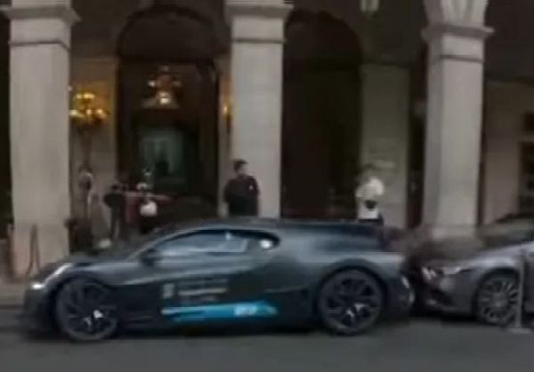 Owner Reversing His Bugatti Divo Worth $5.8 Million Hit Mercedes - autojosh