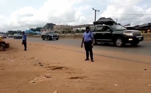 'Only One Person', 50 Vehicles', Imo Residents Reacts To Buhari's Convoy As They Raced Through The Streets - autojosh 
