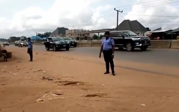 'Only One Person', 50 Vehicles', Imo Residents Reacts To Buhari's Convoy As They Raced Through The Streets - autojosh 
