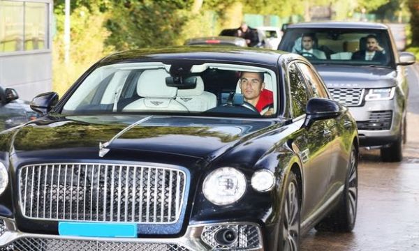 Cristiano Ronaldo Turns Up For Training In Brand New Bentley Flying Spur - autojosh 