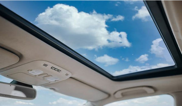 What’s The Difference Between A Sunroof And A Moonroof?
