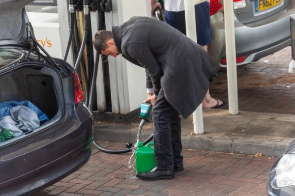Amid Petrol Shortage In UK, Nigerian Reveals How Thieves Stole Fuel From His Car, Others - autojosh