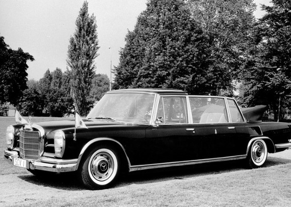 Mercedes Popemobiles Through The Years, Starting From Nürburg 460 Limo, Delivered 91 Years Ago - autojosh