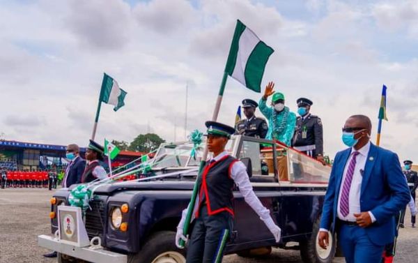 Sanwo-Olu Rode In Open-top Land Rover Defender During Nigeria's 61st Independence Anniversary Celebration - autojosh 
