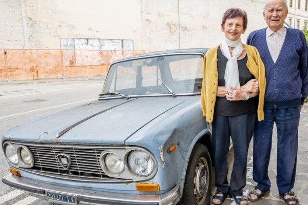 A Car Parked For 47 Years In The Same Spot On An Italian Street Becomes Tourists Attraction - autojosh