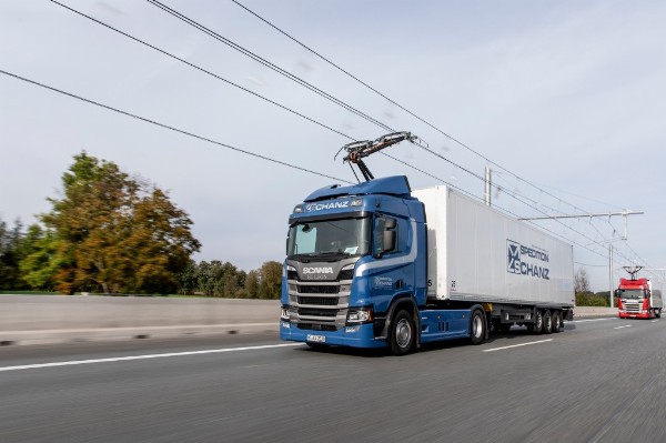 Germany Now Has Three eHighways Where Trucks Are Being Powered By Power Lines Above - autojosh 
