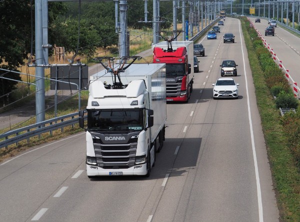 Germany Now Has Three eHighways Where Trucks Are Being Powered By Power Lines Above - autojosh 