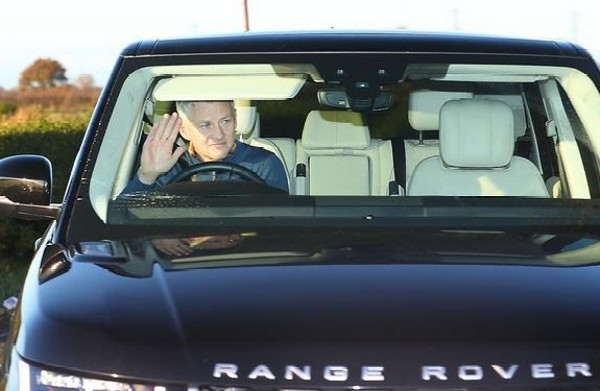 Ole Gunner Gets ₦4.1 Billion As Sacked Manager Cruises Out Of Man U Training Complex In His Range Rover - autojosh 