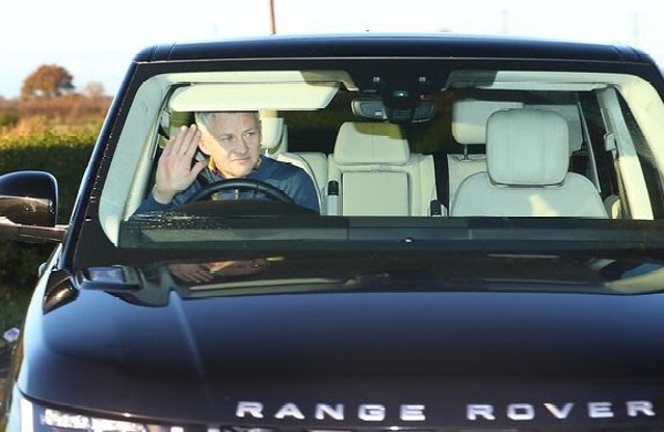 Ole Gunner Gets ₦4.1 Billion As Sacked Manager Cruises Out Of Man U Training Complex In His Range Rover - autojosh