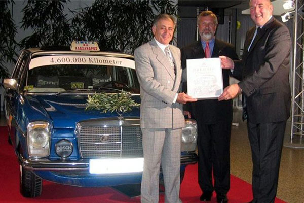 4.6 million-km : This 1976 240D Holds World’s Record For Highest Mileage Mercedes Car - autojosh