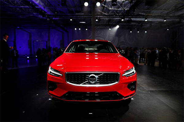 Volvo Vows To Keep Its Sedans And Wagons Alive By Making Them Prettier