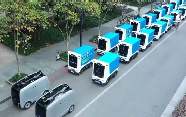 Alibaba's Delivery Robots Xiaomanlv Has Delivered Over 1 Million Parcels In China Since Its Launch - autojosh 