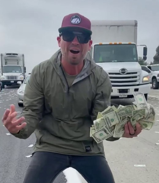 Drivers Scramble To Pick Money After Armoured Truck Spilled Cash On The Highway In U.S. - autojosh 