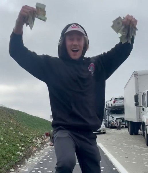 Drivers Scramble To Pick Money After Armoured Truck Spilled Cash On The Highway In U.S. - autojosh 