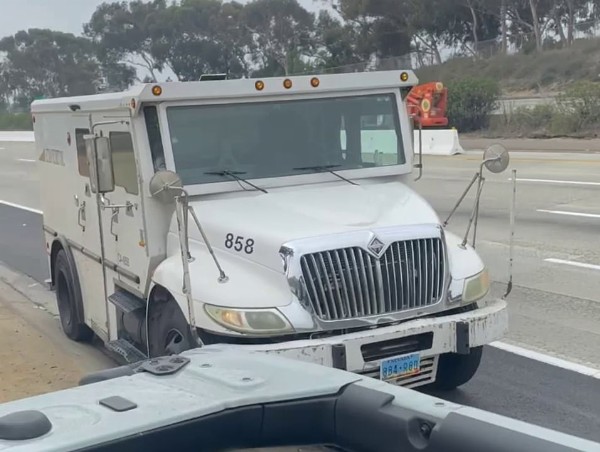 Drivers Scramble To Pick Money After Armoured Truck Spilled Cash On The Highway In U.S. - autojosh 