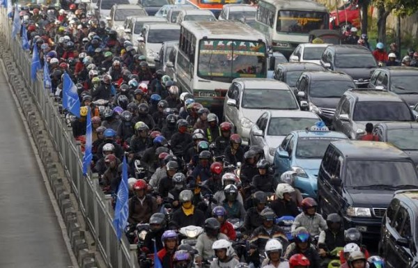 Photos Of The Day : Motorcycles In Jakarta, Indonesia, Where 8 In Every 10 People Own At Least One - autojosh 