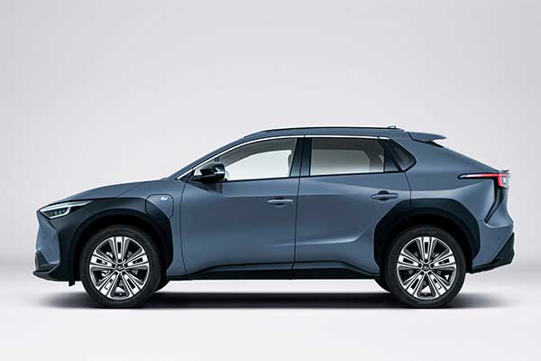 Subaru's 1st Ever Crossover EV, The Solterra Breaks Cover