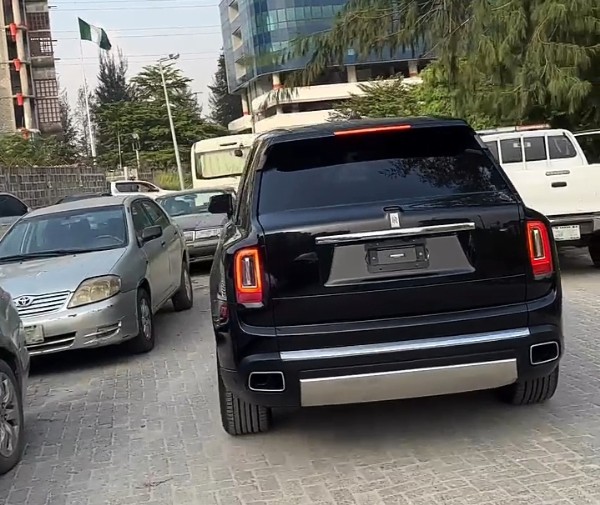 Davido Arrives Wema Bank HQ In Rolls-Royce Cullinan As He Becomes Brand Ambassador - autojosh 