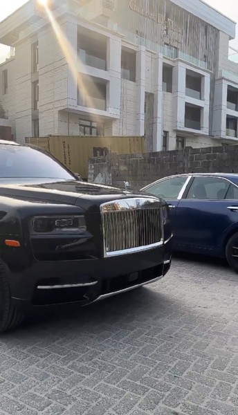 Davido Arrives Wema Bank HQ In Rolls-Royce Cullinan As He Becomes Brand Ambassador - autojosh 