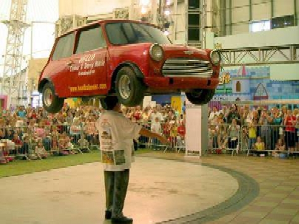 MINI, The Heaviest Car Balanced On The Head - autojosh 