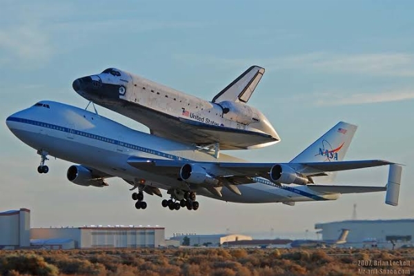 NASA Used Boeing 747s To Transport Space Shuttle Orbiters From Landing Sites Back To Launch Complex - autojosh 